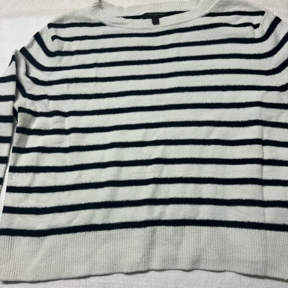 Banana Republic Women's L Black White Striped Sweater Crew Neck‎ Knit Pullover